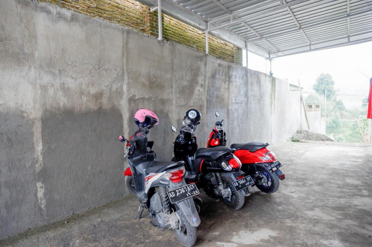 Reddoorz Near Candi Cetho Karanganyar Karanganyar  المظهر الخارجي الصورة
